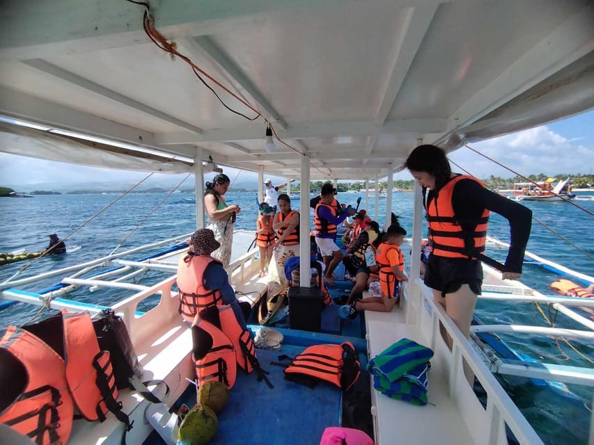 Boracay: Island Hopping Boat Tour With Crystal Cove Entry - Tour Logistics