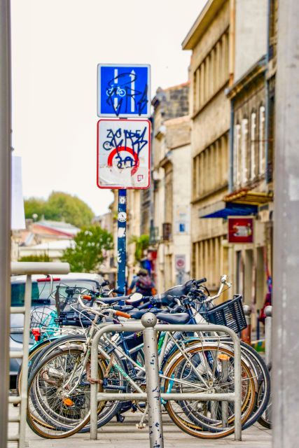 Bordeaux: Express Walk With a Local in 60 Minutes - Experience Highlights