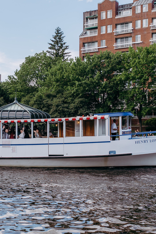 Boston: Charles River Sunset and Cocktail Cruise - Cruise Atmosphere and Amenities