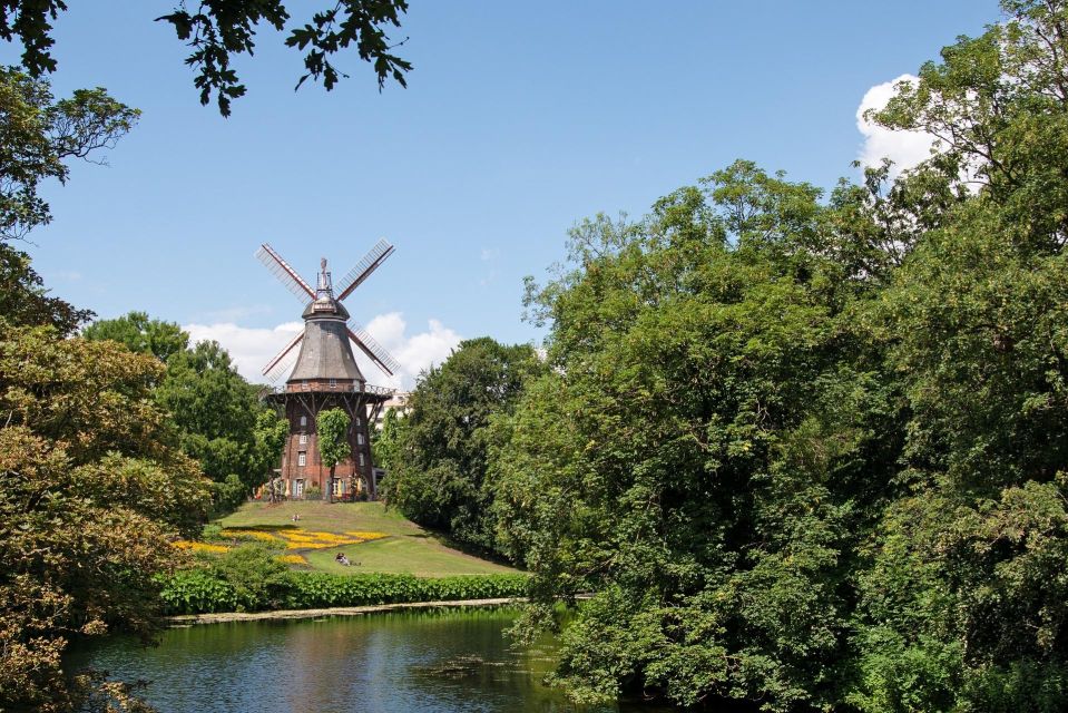 Bremen: Express Walk With a Local in 60 Minutes - Itinerary and Landmarks