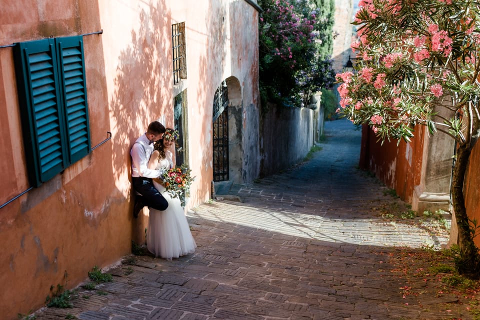 Buggiano Castello: Romantic Tuscany Villa Candlelight Dinner - Accessibility and Language Options