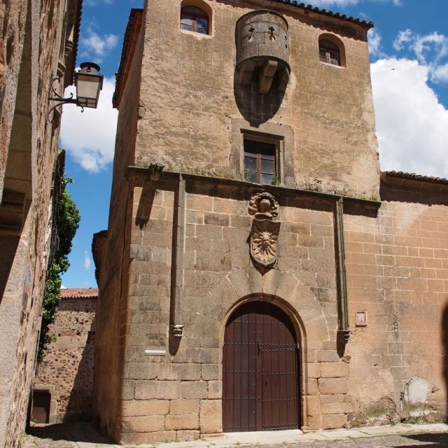 Caceres: City Highlights Private Guided Walking Tour - Explore 12th-Century Walls