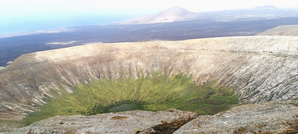 Caldera Blanca: Hiking Through the Wild Beauty of Lanzarote - Hiking to Caldera Blanca