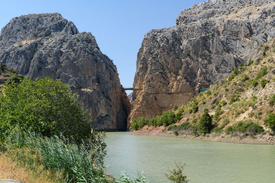 Caminito Del Rey: Guided Tour With 1 Drink and Shuttle Bus - Stunning Landscapes