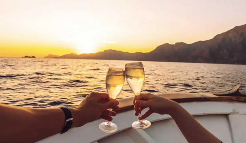 Capri: Exclusive Sunset Boat Tour With Swimming and Prosecco - Tour Description