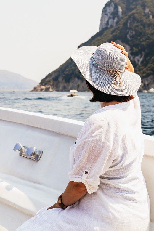 Capri: Island Boat Tour and Optional Blue Grotto Visit - Customer Experience and Reviews