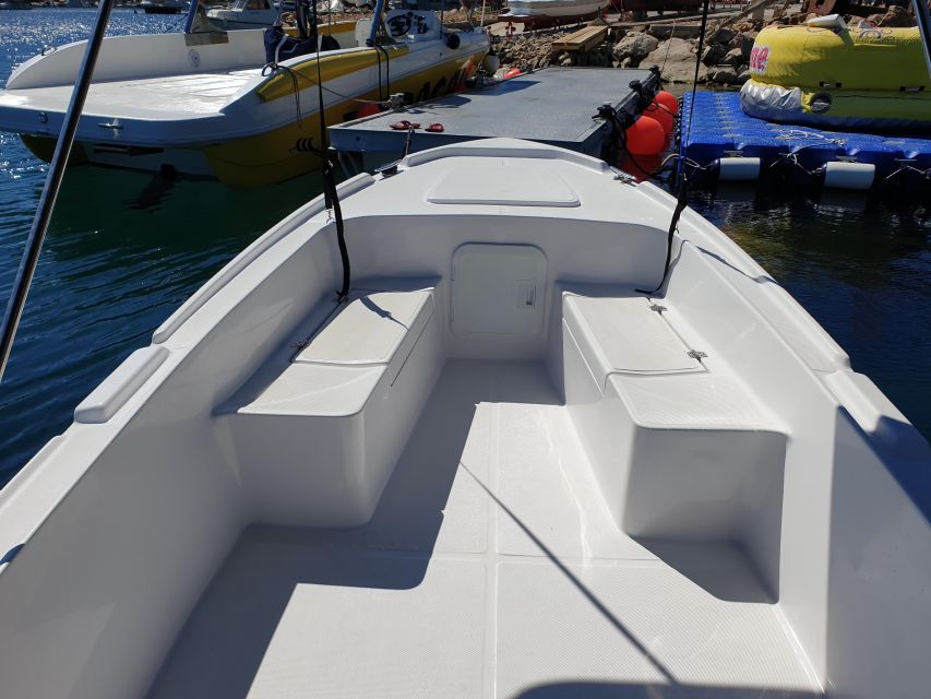 Cavtat: Rent a Boat - Boat Features and Equipment