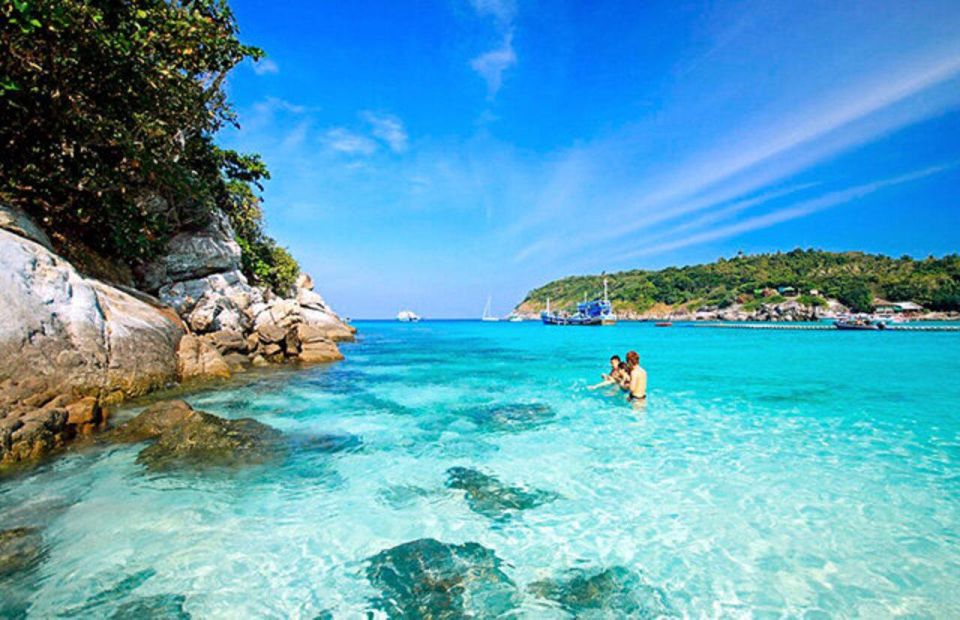 CHAM ISLAND - SIGHTSEEING AND SNORKELING TOUR - Daily Schedule