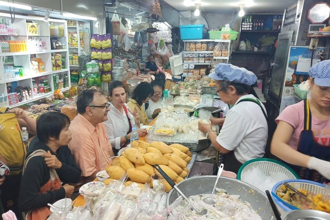 Chiang Mai Foodies and Historic Walk - Exploring Warorot Market