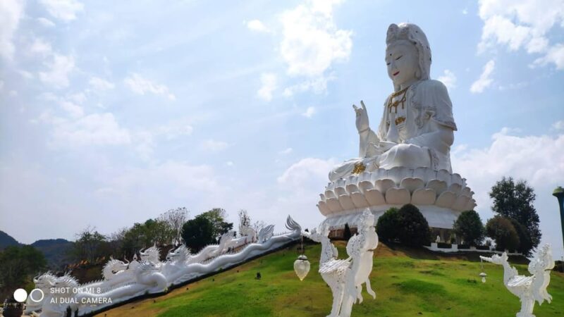 Chiang Rai : White & Blue Temples and Emerald Bhudda Story. - Included Amenities