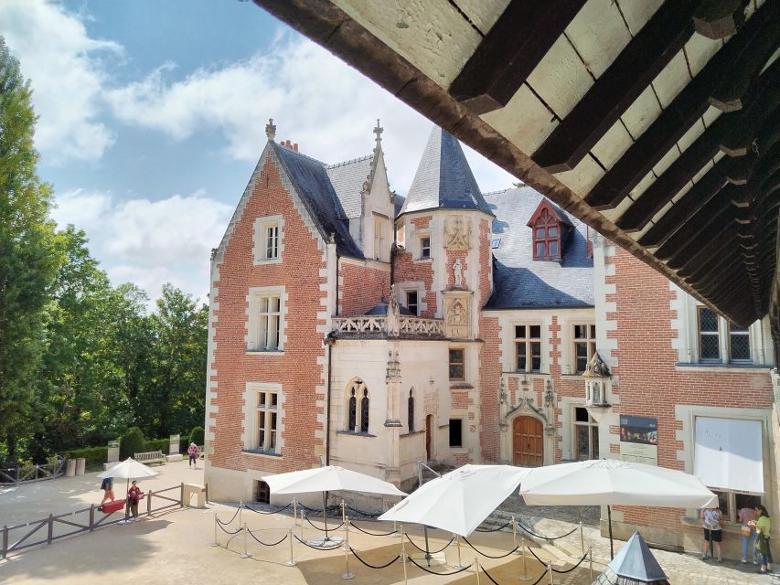 Clos Lucé: Da Vincis Castle Private Guided Tour With Ticket - Itinerary Details