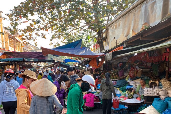 Coconut Basket Boat, City Tour, Boat Ride, Night Market From DN - Meeting Points