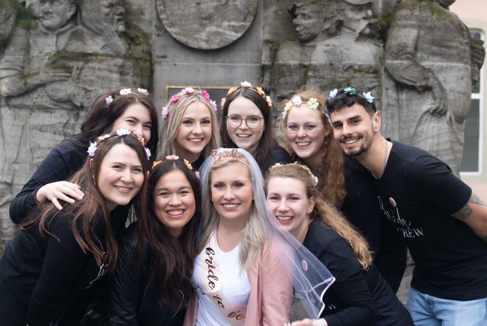 Cologne: Bachelorette Party Tour in the Old Town With Photoshoot - Photoshoot Experience