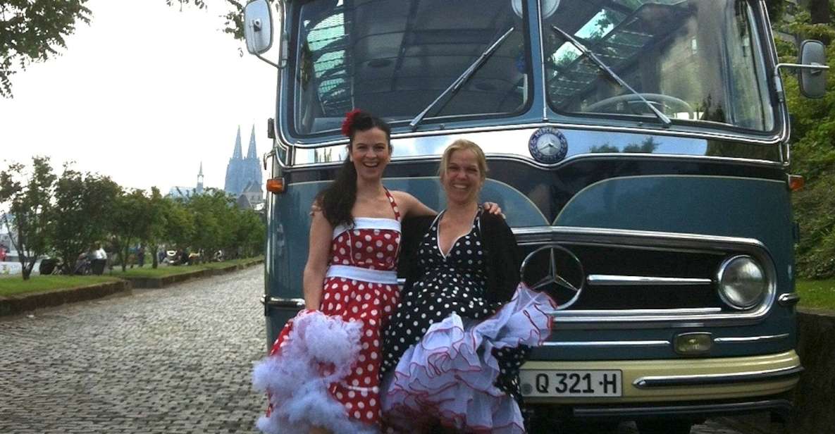 Cologne: Nostalgic Tour in German in Vintage Bus - Tour Experience