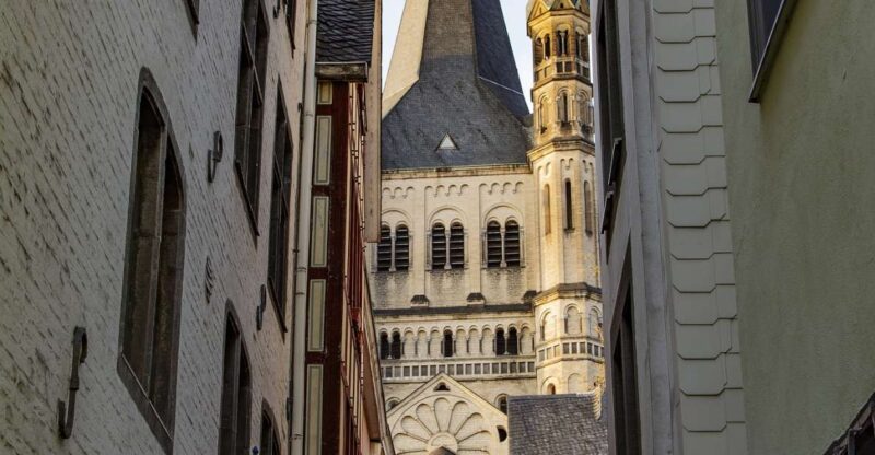 Cologne - Old Town Historic Walking Tour - Shopping and Leisure