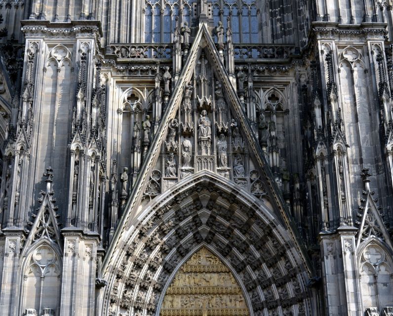 Cologne: Old Town Historical Walking Tour With GEO Epoche - Expert Local Guides