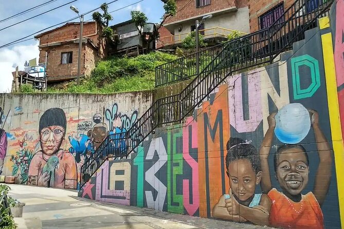 Comuna 13 Graffiti Tour Medellin L Private Tour - Metro Cable Ride