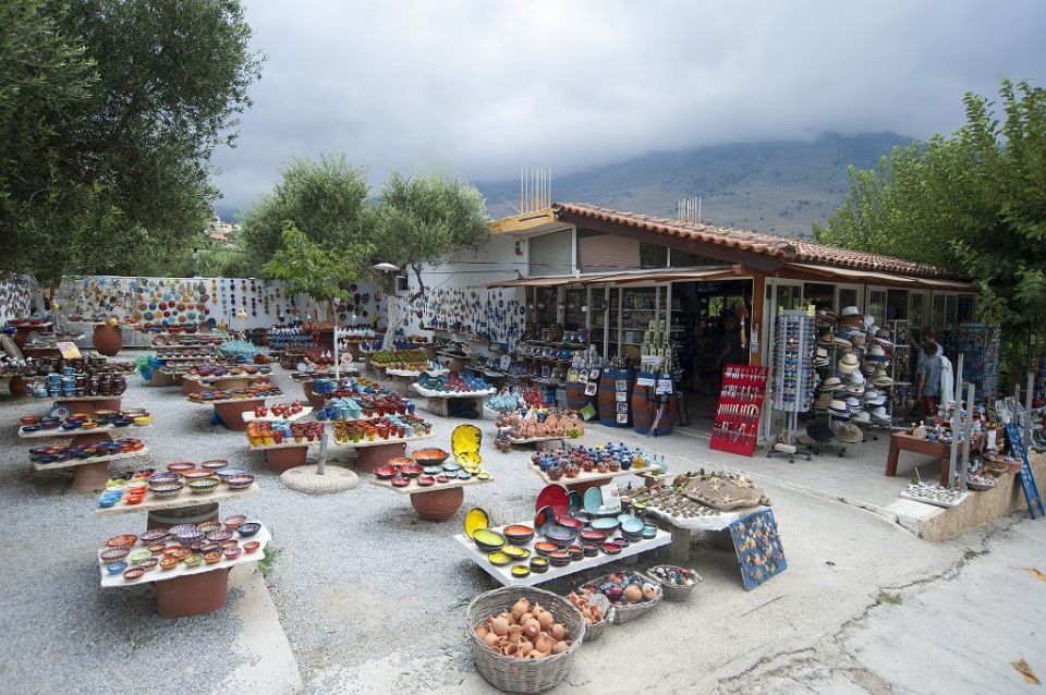 Crete: Chania Old Town, Lake Kournas and Rethymno Tour - Included and Not Included