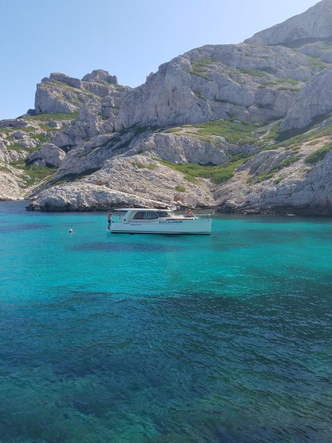 Cruise, Coffee and Swimming in the Calanques of Frioul - Meeting Points