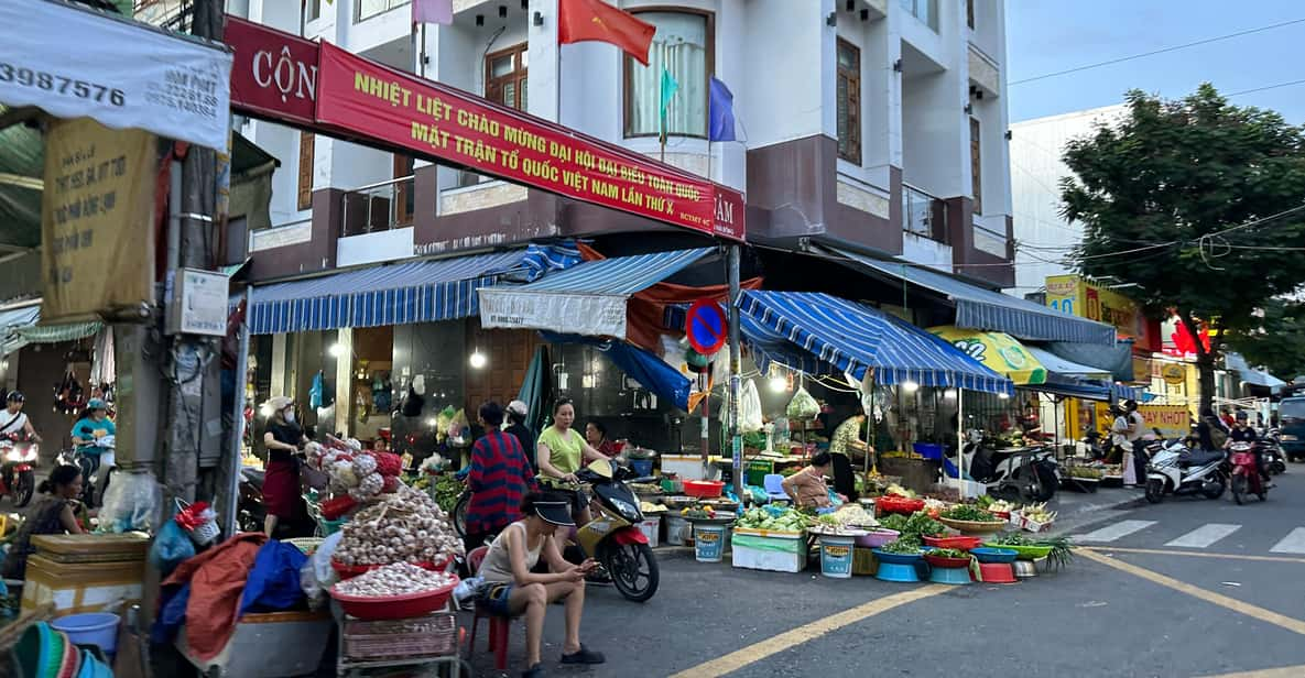 Da Nang: Street Food Evening Tour by Motorbike - Food Highlights