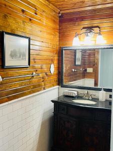 Dabbs Hotel Bed and Breakfast - Accommodation and Amenities