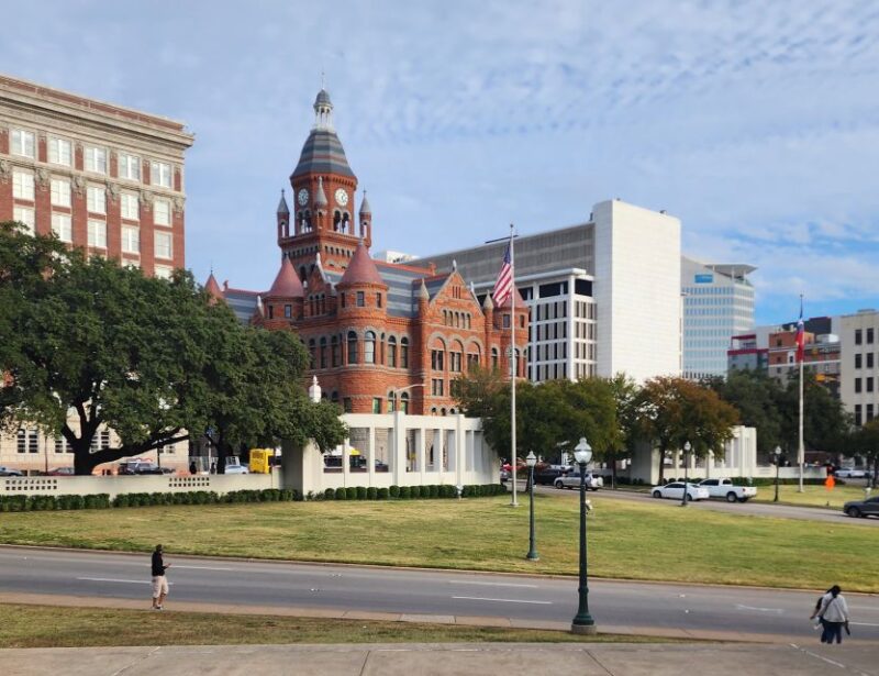 Dallas: Historic Downtown Audio Self-Guided Walking Tour - App and Technology