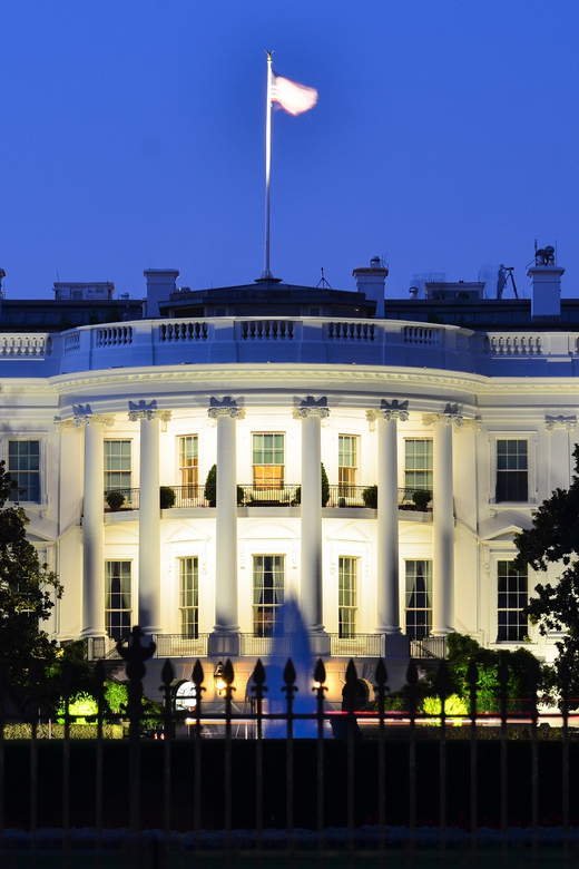 Dc: Monuments & Memorials Sunset Tour With Live Guide - Tour Features