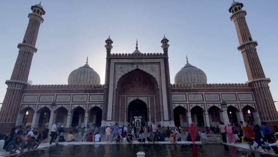 Delhi: Old and New Delhi City Private Guided Day Tour - Religious Sites