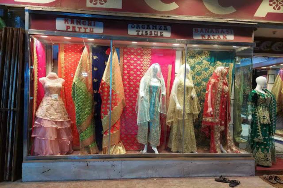 Delhi: Private Guided Shopping Tour in A/C Car With Transfer - Unique Shopping Experiences