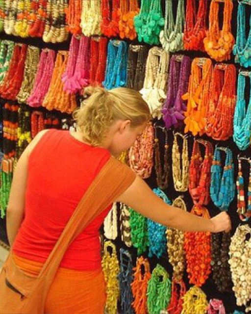 Delhi: Private Half-Day Guided Shopping Trip With Transfer - Pickup and Drop-off Details