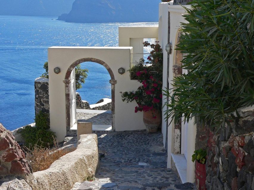 Discover Santorinis Instagram Gems - Oia: The Iconic Village