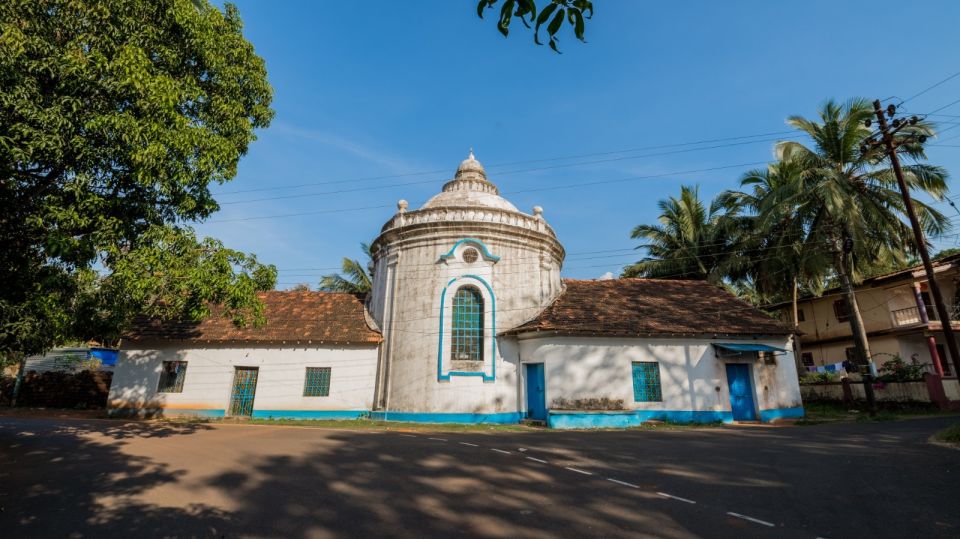 Divar Island: Local Goan Village Tour With Traditional Lunch - Local Interactions and Experiences