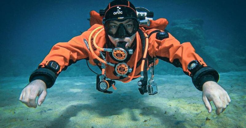 Diving at Lanzarote - 2 Guided Dives for Certified Divers - Duration and Group Size