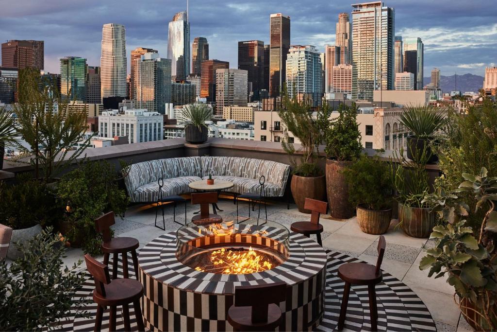 Downtown Los Angeles Proper Hotel, a Member of Design Hotels - Dining Options
