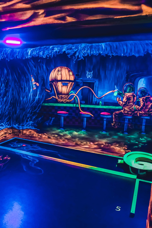 Dresden: 3D Black Light Minigolf in the Baroque Eventpark - Duration and Course Design