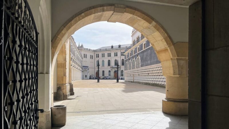 Dresden: Old Town Highlights Self-guided Tour - Tour Route and Key Attractions