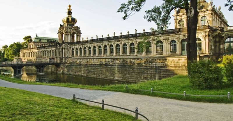 Dresden: Smile Tour With Prosecco - Inclusions and Amenities