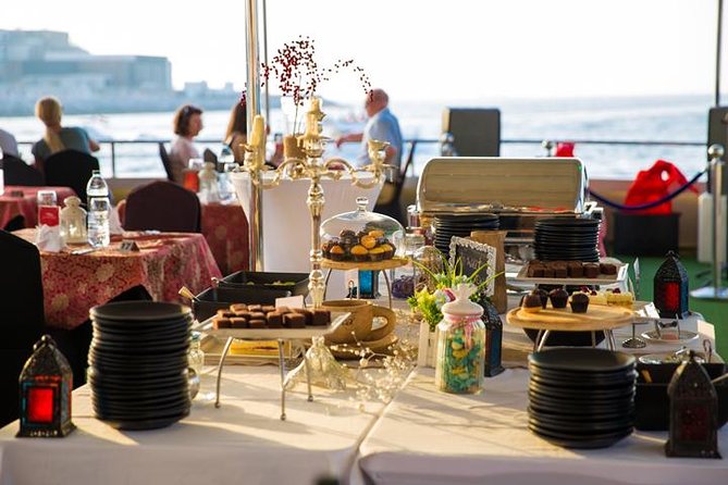 Dubai Marina Dinner Cruise With Live Music & Drink Options - Details of the Cruise
