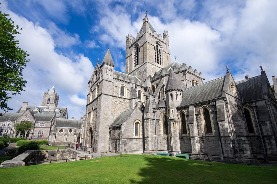 Dublin: Book of Kells, Dublin Castle and Christ Church Tour - Iconic Landmarks Explored