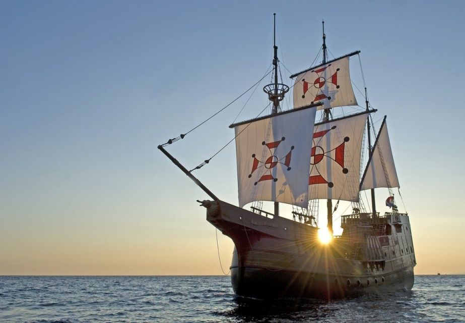 Dubrovnik: Sunset Cruise by Karaka With Sparkling Wine - Panoramic Views and Highlights