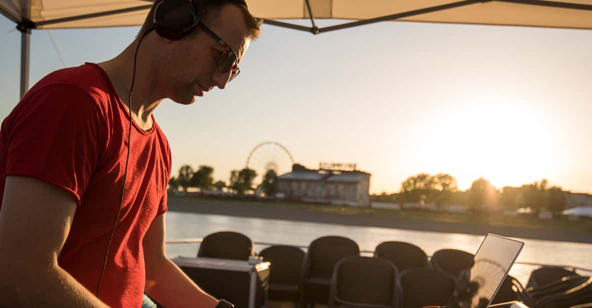 Düsseldorf: 2-Hour Evening Rhine River Cruise With Live DJ - Onboard Amenities