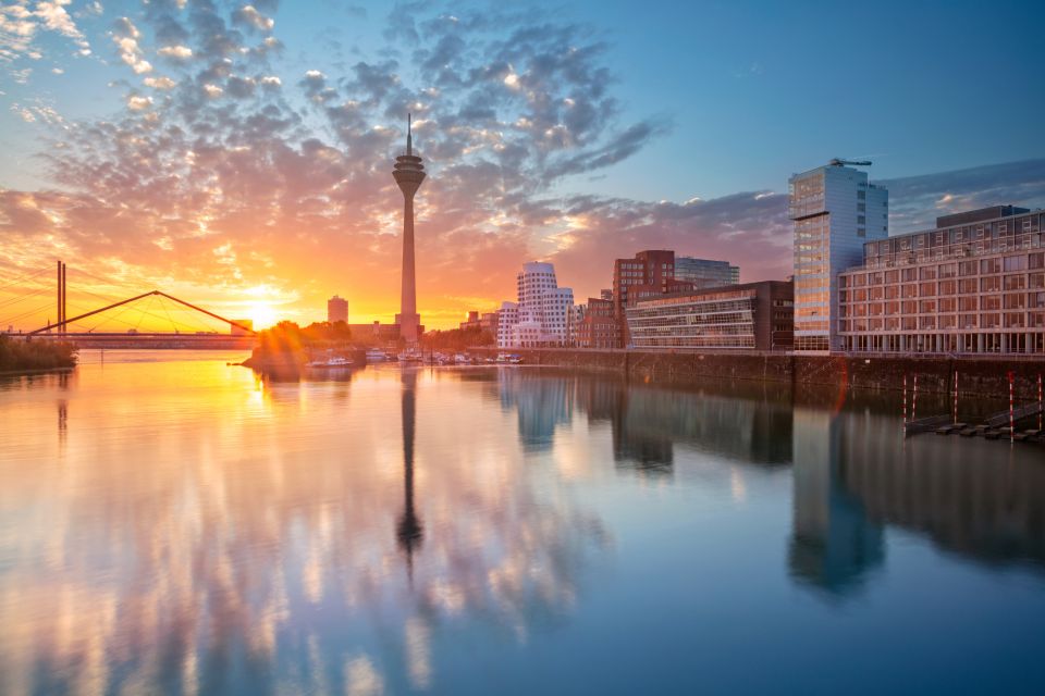 Düsseldorf: First Discovery Walk and Reading Walking Tour - Navigation With World City Trail App