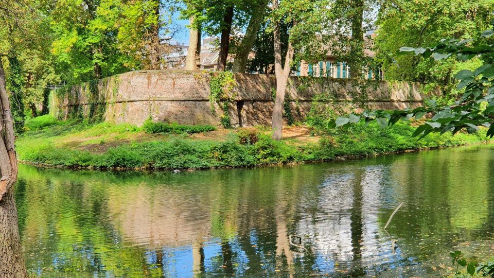 Düsseldorf: Self-Guided Walk Along River Düsseldorf to Old Town - Tour Access and Requirements