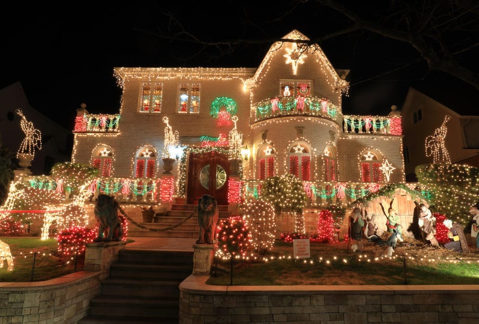 Dyker Heights: Christmas Lights Tour - Schedule and Meeting Point