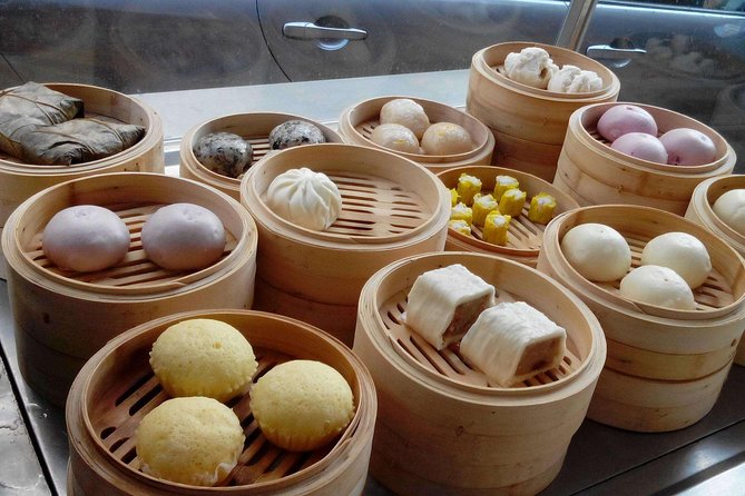 Early Bird Beijing Dim Sum Breakfast With Lama Temple Tour - Exploring Wudaoying Hutong