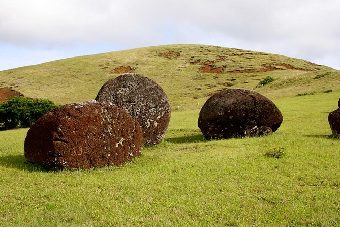 Easter Island Moai Archaeology Tour: Ahu Akivi, Ahu Tahai and Puna Pauâ Quarry. - Moai: Ancestral Spirits