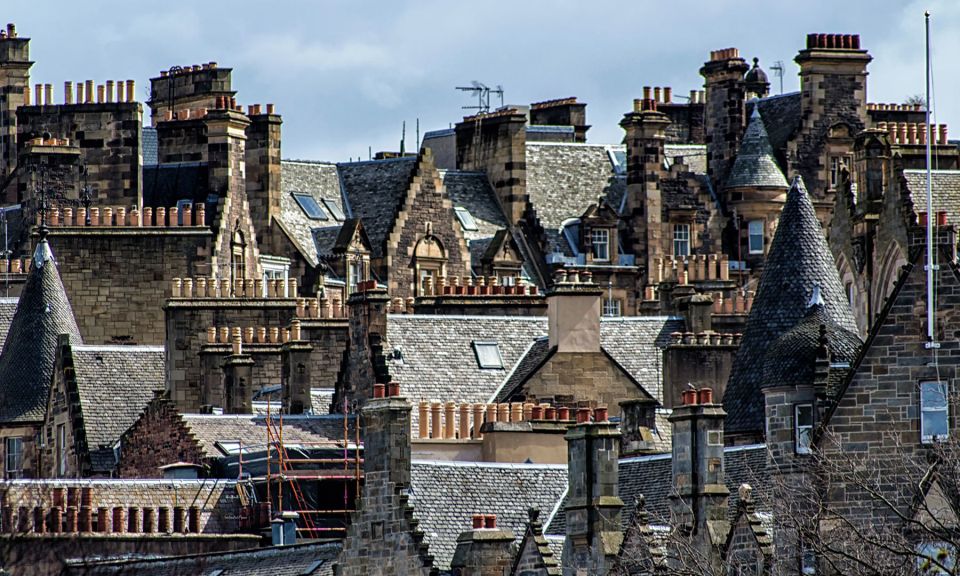 Edinburgh: 3-Hour Historical Walking Tour in Italian - Guided Experience