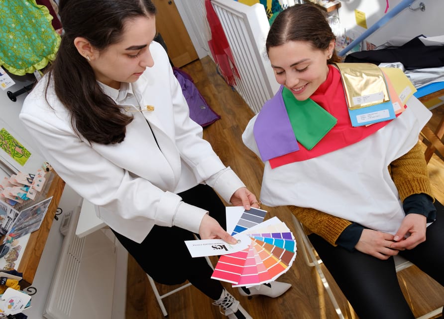 Edinburgh: Color Analysis Leith Walk - Instructor Qualifications