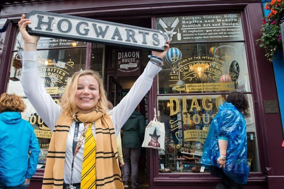 Edinburgh: Harry Potter Tour & Amazing Illusions Experience - Guided Tour Experience