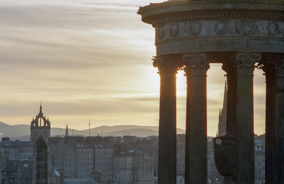 Edinburgh: Sunset Hike to Arthurs Seat With Local Guide - Scenic Highlights of Arthurs Seat